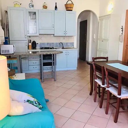 Grazioso Con Terrazzo In Posizione Centralissima A C135 *