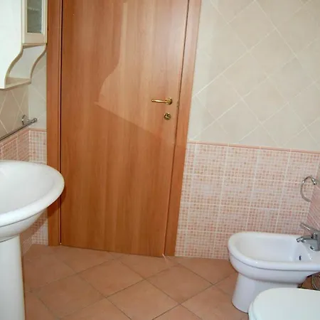 Apartment Grazioso Con Terrazzo In Posizione Centralissima A C135 SantʼAntìoco